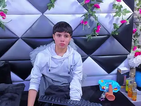 Snapshot of Bruno_Cruzz chatting on 10-24-25, 02:41 Bruno Cruzz online show from 10-24-25, 02:41