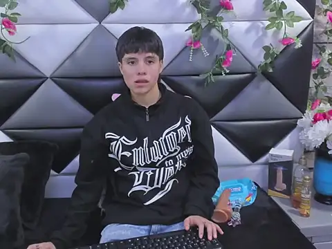 Snapshot of Bruno_Cruzz chatting on 10-25-25, 02:41 Bruno Cruzz online show from 10-25-25, 02:41