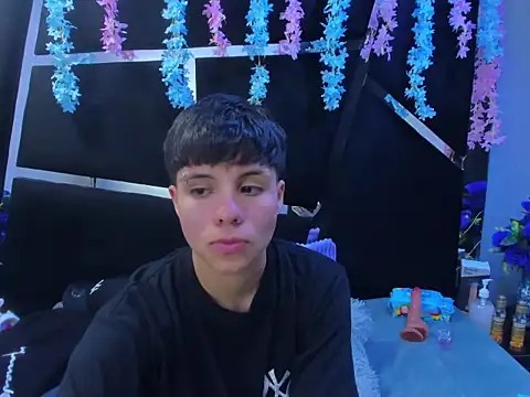 Snapshot of Bruno_Cruzz chatting on 11-04-25, 03:05 Bruno Cruzz online show from 11-04-25, 03:05