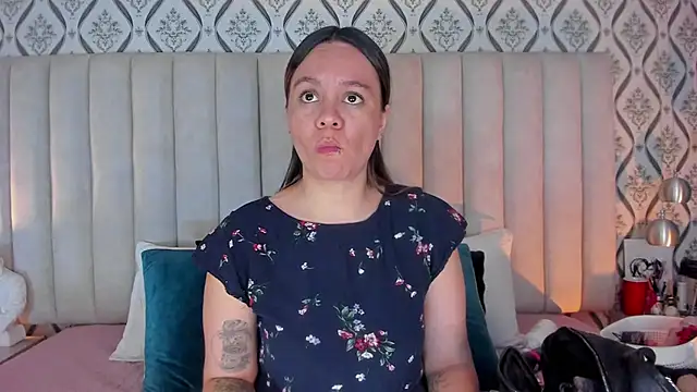 Sky Junne online show from 03-28-26, 05:45