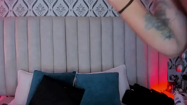 Sky Junne online show from 04-11-26, 05:50