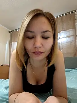 Snapshot of VeroLoverx chatting on 10-18-25, 08:15 VeroLoverx online show from 10-18-25, 08:15