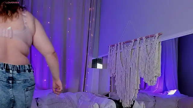 Snapshot of Alissa_S chatting on 12-03-24, 04:17 Alissa S online show from 12-03-24, 04:17