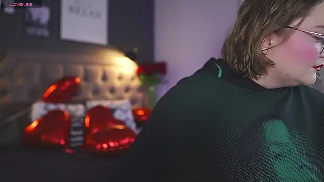 Snapshot of Alissa_S chatting on 02-12-25, 01:06 Alissa S online show from 02-12-25, 01:06