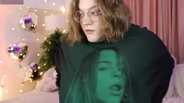 Snapshot of Alissa_S chatting on 02-19-25, 11:49 Alissa S online show from 02-19-25, 11:49