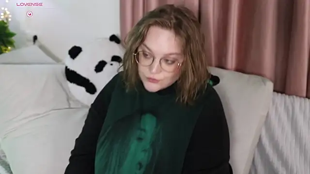 Snapshot of Alissa_S chatting on 03-18-25, 11:19 Alissa S online show from 03-18-25, 11:19