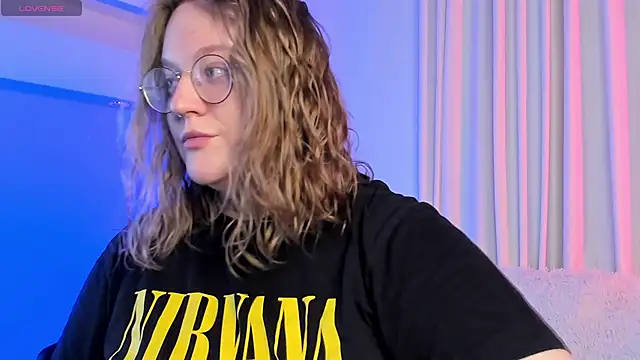 Snapshot of Alissa_S chatting on 09-12-25, 01:11 Alissa S online show from 09-12-25, 01:11