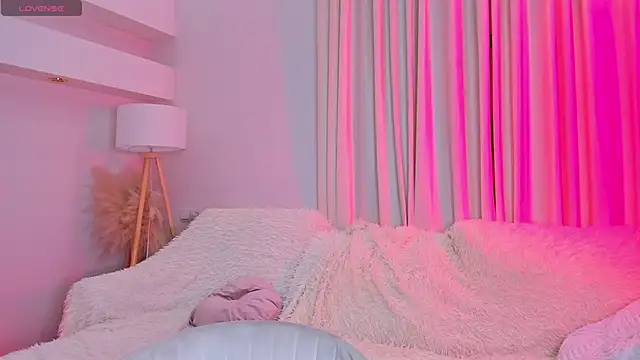 Snapshot of Alissa_S chatting on 09-23-25, 04:10 Alissa S online show from 09-23-25, 04:10