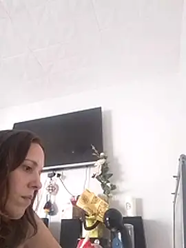 Snapshot of lauflor chatting on 02-14-26, 12:46 lauflor online show from 02-14-26, 12:46