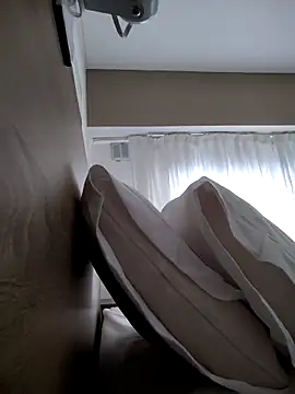 Snapshot of lauflor chatting on 02-21-26, 01:01 lauflor online show from 02-21-26, 01:01