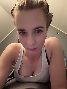 ellieen online show from 10-15-25, 09:15