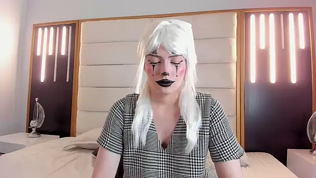 Snapshot of RebecaSnow chatting on 10-15-25, 08:53 RebecaSnow online show from 10-15-25, 08:53