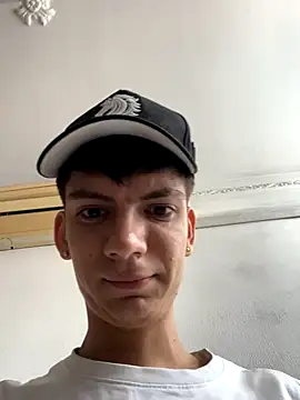 Snapshot of Luck__090 chatting on 09-16-25, 01:23 Luck 090 online show from 09-16-25, 01:23