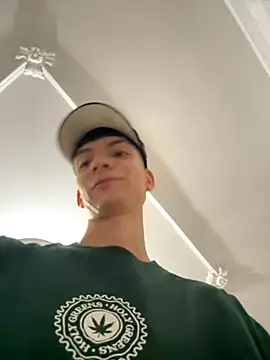 Snapshot of Luck__090 chatting on 10-03-25, 01:24 Luck 090 online show from 10-03-25, 01:24