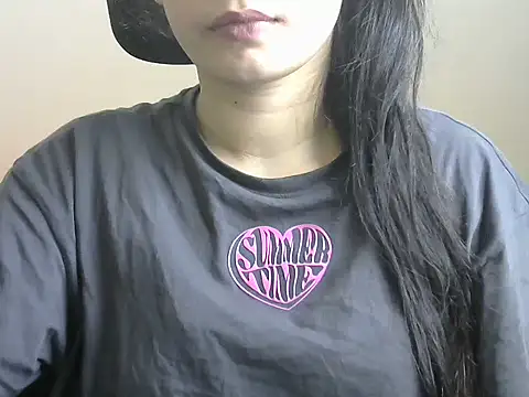 Snapshot of SexyNeylar chatting on 11-20-25, 03:45 SexyNeylar online show from 11-20-25, 03:45