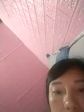 Snapshot of soope-00 chatting on 10-04-25, 04:43 soope-00 online show from 10-04-25, 04:43