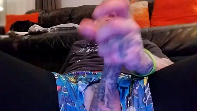 Snapshot of MRTATTWO chatting on 09-18-25, 01:18 MRTATTWO online show from 09-18-25, 01:18