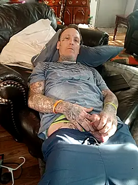 Snapshot of MRTATTWO chatting on 10-01-25, 01:39 MRTATTWO online show from 10-01-25, 01:39