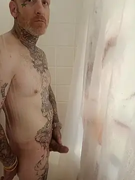 Snapshot of MRTATTWO chatting on 10-24-25, 05:09 MRTATTWO online show from 10-24-25, 05:09