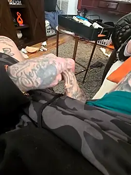 Snapshot of MRTATTWO chatting on 12-20-25, 02:46 MRTATTWO online show from 12-20-25, 02:46