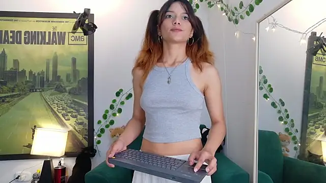 Snapshot of rosse_dredd chatting on 06-18-26, 04:13 rosse dredd online show from 06-18-26, 04:13