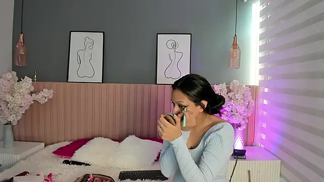 Mila Hank  online show from 03-04-26, 12:11