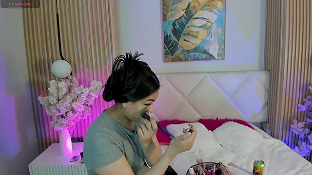 Mila Hank  online show from 04-03-26, 12:14