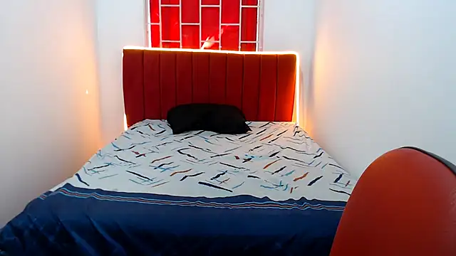 Snapshot of emili_veryhot chatting on 10-09-25, 07:12 emili veryhot online show from 10-09-25, 07:12