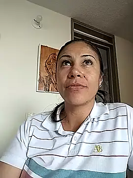 Snapshot of KittyHoleshot87 chatting on 10-06-25, 05:54 KittyHoleshot87 online show from 10-06-25, 05:54