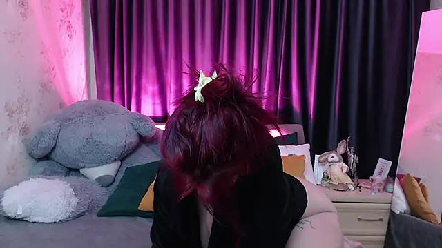 Nina Blum  online show from 04-06-26, 06:25