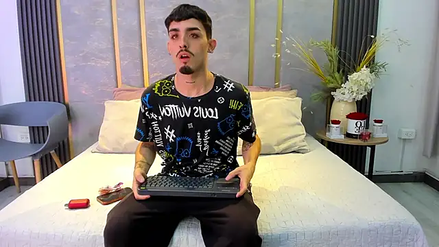 NikoStone  online show from 10-24-25, 04:20