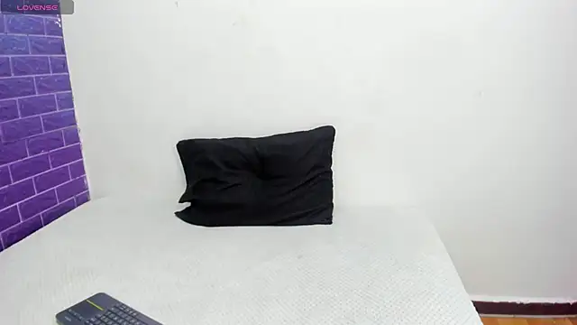 Snapshot of Cora_222 chatting on 09-12-25, 11:10 Cora 222 online show from 09-12-25, 11:10