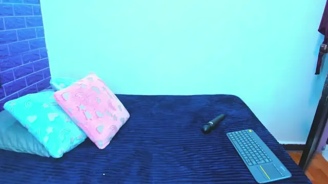 Snapshot of Cora_222 chatting on 12-14-25, 12:10 Cora 222 online show from 12-14-25, 12:10