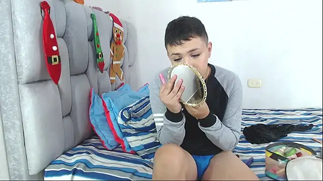 Snapshot of christopher_Hot chatting on 11-24-25, 10:31 christopher Hot online show from 11-24-25, 10:31