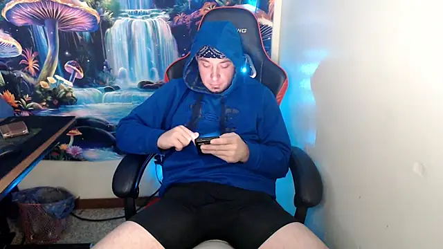 Snapshot of YoBlezz chatting on 12-17-25, 08:37 YoBlezz online show from 12-17-25, 08:37