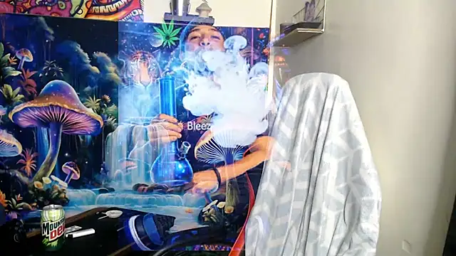 Snapshot of YoBlezz chatting on 01-12-26, 12:21 YoBlezz online show from 01-12-26, 12:21