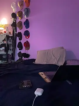 Snapshot of TRILLAHUNG chatting on 06-18-26, 04:13 TRILLAHUNG online show from 06-18-26, 04:13