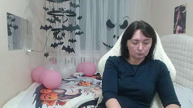 VivianGuchih online show from 10-25-25, 07:16