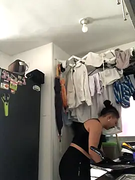 Snapshot of Paris_11 chatting on 11-06-25, 02:29 Paris 11 online show from 11-06-25, 02:29