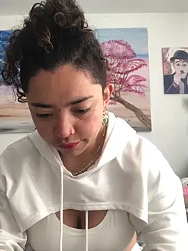 Snapshot of Paris_11 chatting on 11-18-25, 02:10 Paris 11 online show from 11-18-25, 02:10