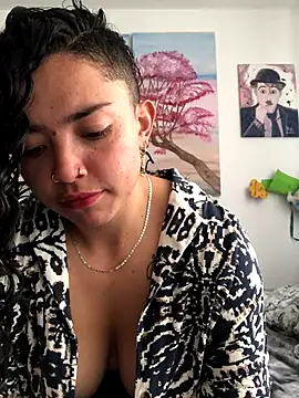 Snapshot of Paris_11 chatting on 11-25-25, 04:18 Paris 11 online show from 11-25-25, 04:18