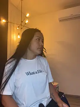 Snapshot of TiffanyyLam chatting on 09-21-25, 12:07 TiffanyyLam online show from 09-21-25, 12:07