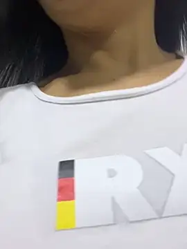 Snapshot of TiffanyyLam chatting on 10-07-25, 11:18 TiffanyyLam online show from 10-07-25, 11:18