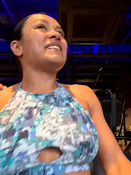 Snapshot of TiffanyyLam chatting on 10-20-25, 11:54 TiffanyyLam online show from 10-20-25, 11:54