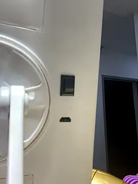 Snapshot of TiffanyyLam chatting on 10-21-25, 11:44 TiffanyyLam online show from 10-21-25, 11:44