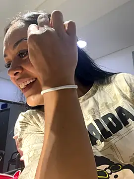 Snapshot of TiffanyyLam chatting on 11-01-25, 11:23 TiffanyyLam online show from 11-01-25, 11:23