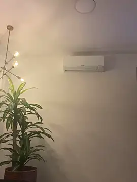 Snapshot of TiffanyyLam chatting on 11-02-25, 11:12 TiffanyyLam online show from 11-02-25, 11:12