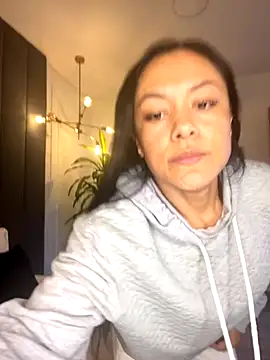 Snapshot of TiffanyyLam chatting on 11-08-25, 11:21 TiffanyyLam online show from 11-08-25, 11:21