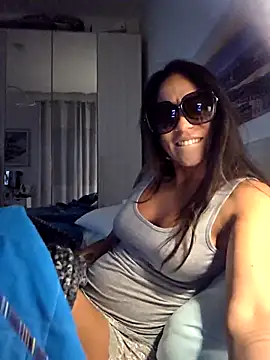 Snapshot of sexy7883 chatting on 10-04-25, 07:12 sexy7883 online show from 10-04-25, 07:12