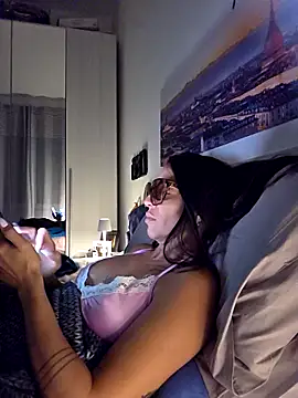 Snapshot of sexy7883 chatting on 10-08-25, 07:33 sexy7883 online show from 10-08-25, 07:33